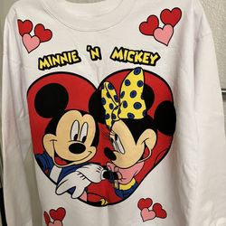  RARE Disney Minnie & Mickey Love Heart Valentine’s Crewneck 💖 NWT Size Medium – Hard to Find!