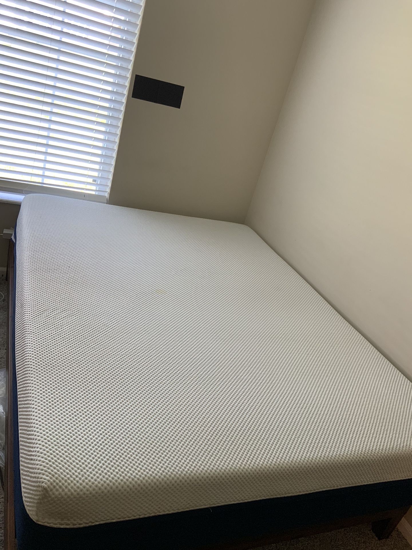 Used Queen Amerisleep AS3 12” Memory Foam Mattress