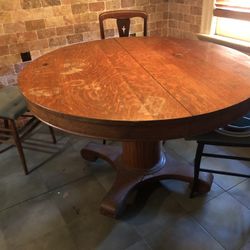 Round Oak Table