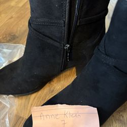 Anne Klein Size 7. Brand New. Pu Bridgewater 