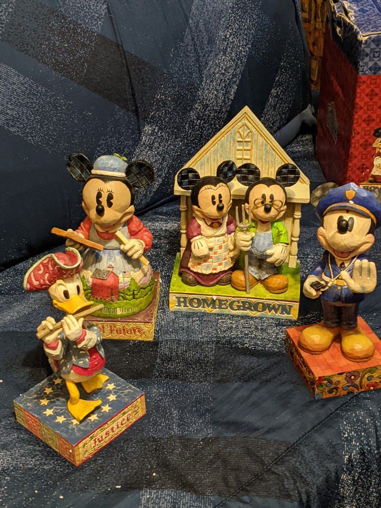 Walt Disney Collectables