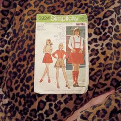 VINTAGE 1970's SIMPLICITY PATTERN 5924. JUNIOR'S SIZE 9/10.