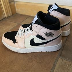 Air Jordan 1 Mid ‘Barely Orange’ WMNS Size 7