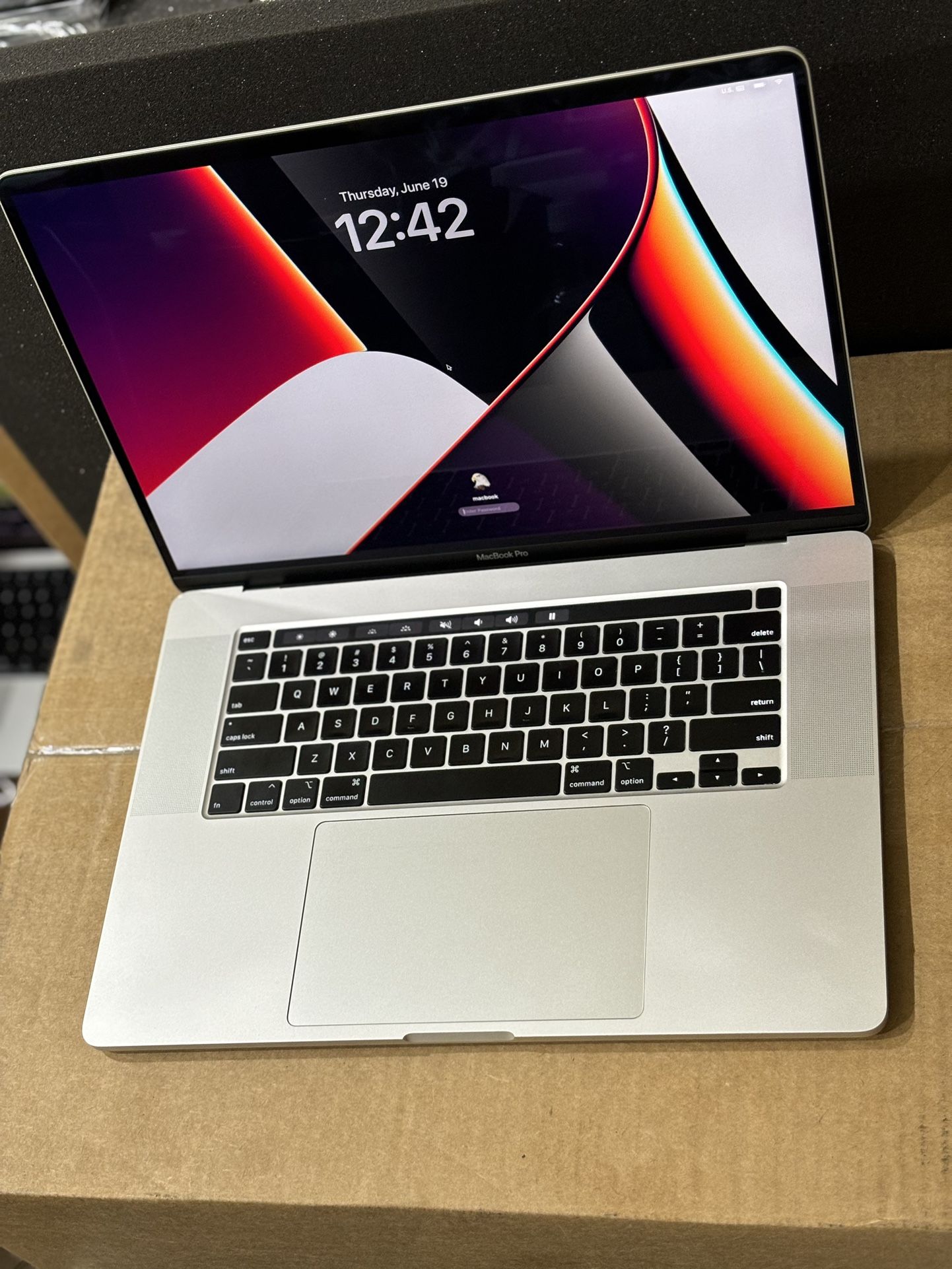 MacBook Pro 16 2019 i7 16 gb ram 512 gb ssd
