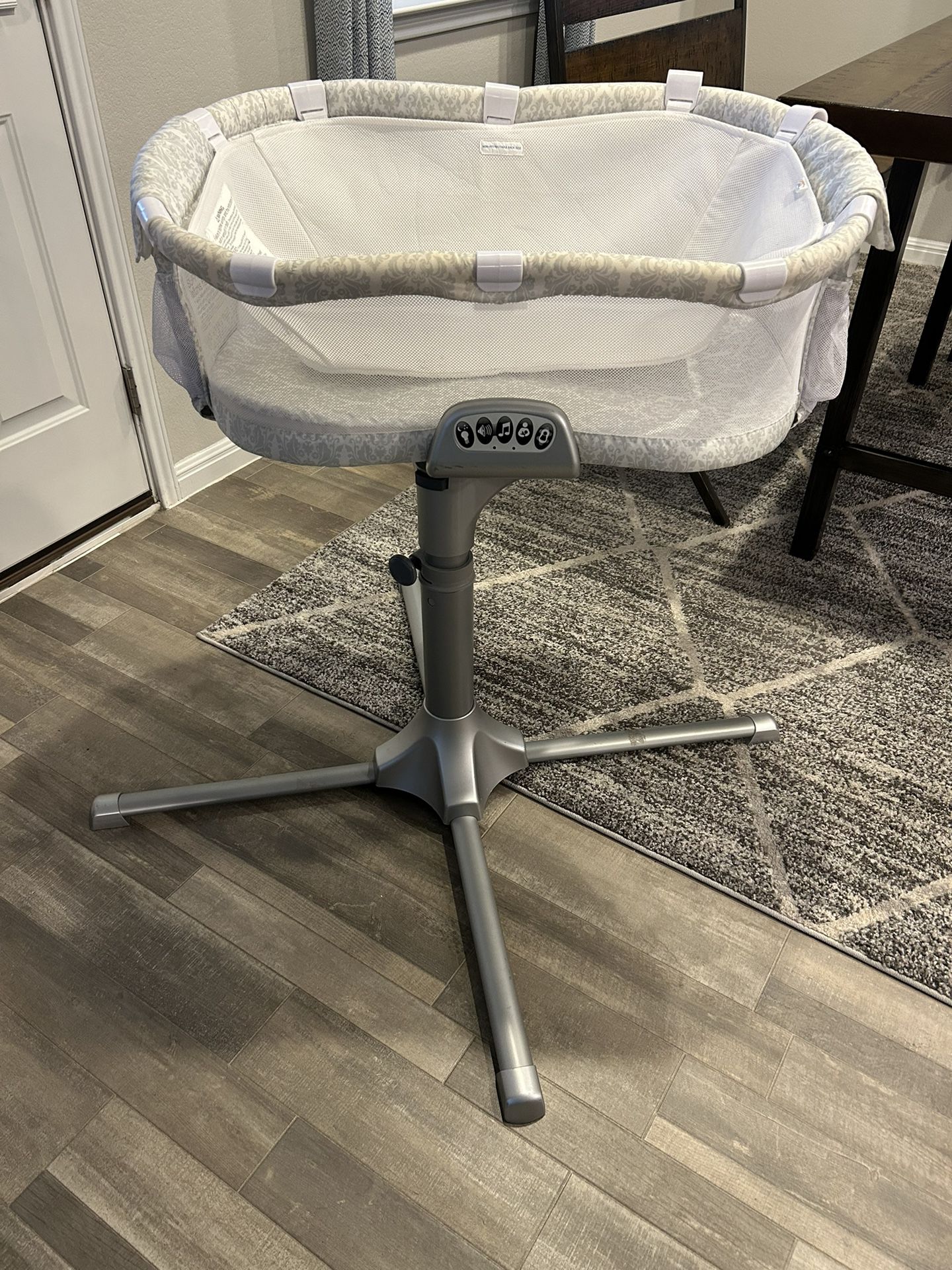 Halo Bassinet With Infant Insert 