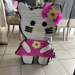 Hello Kitty Piñata Party 