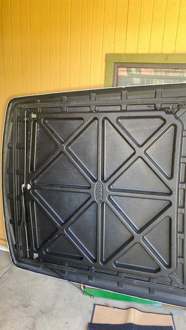 Undercover brand tonneau cover for Dodge Ram 2009 and up short box 5 ft