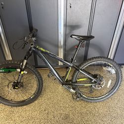 Diamondback Sync’r 24” Mountain Bike