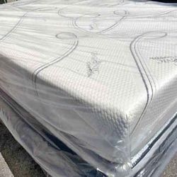 Memory Foam Mattress Queen Size Brand New 