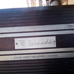 Rare Old School Digital 2000 Watt Amplifier Very Powerful