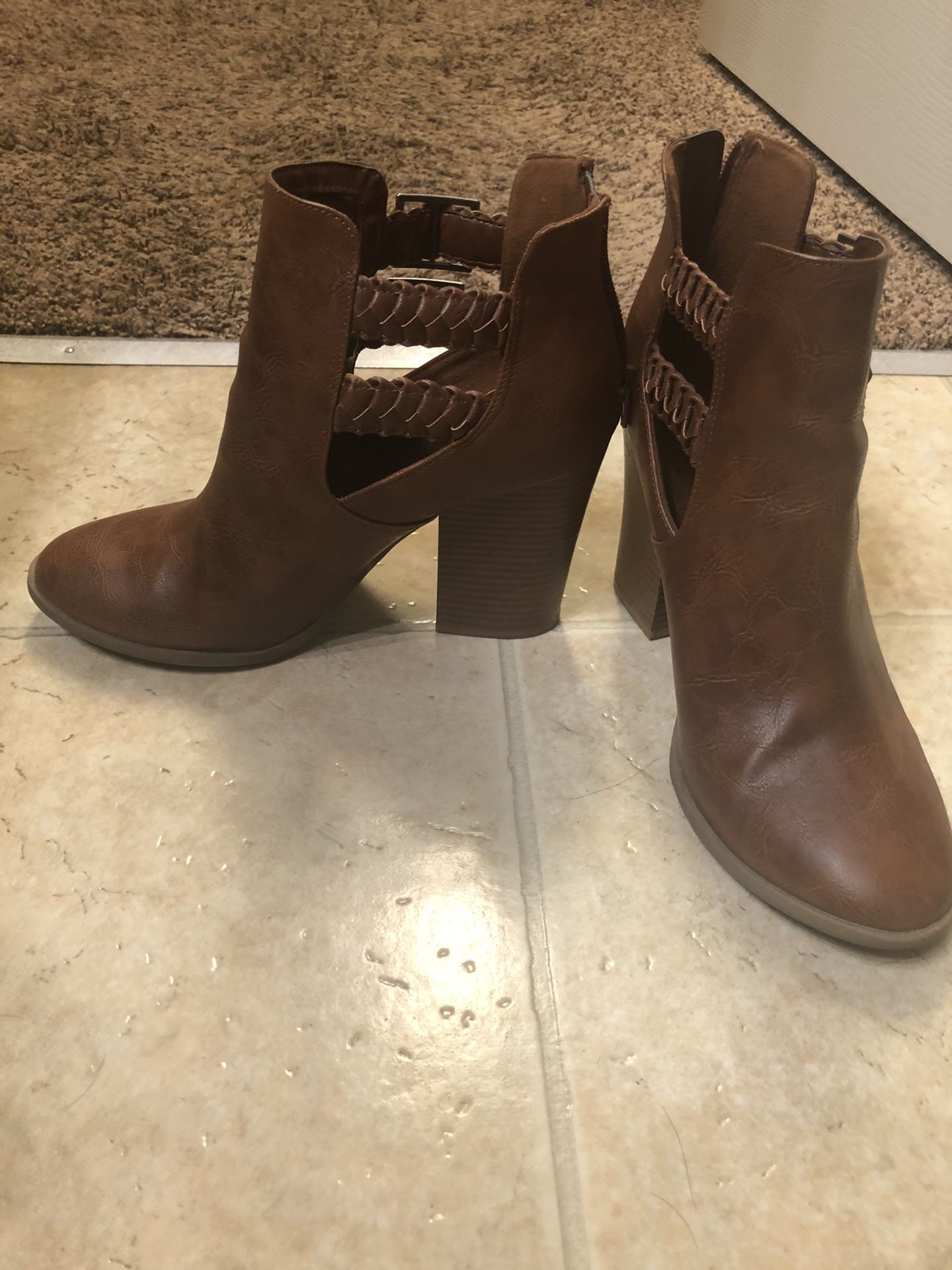 American Eagle booties