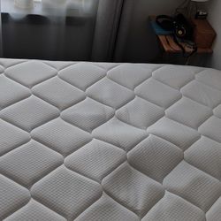 New Mattress 12 inches, 7 layers, memory foam, pocketed springs. 