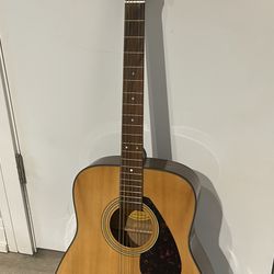 Acoustic guitar - Yamaha F335 with Case
