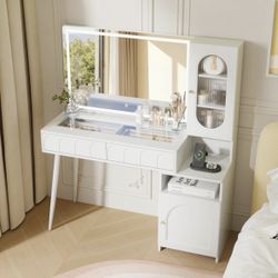 White Vanitu Desk with Mirror