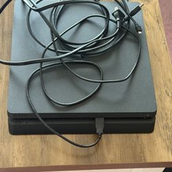 Play Station 4 Slim 