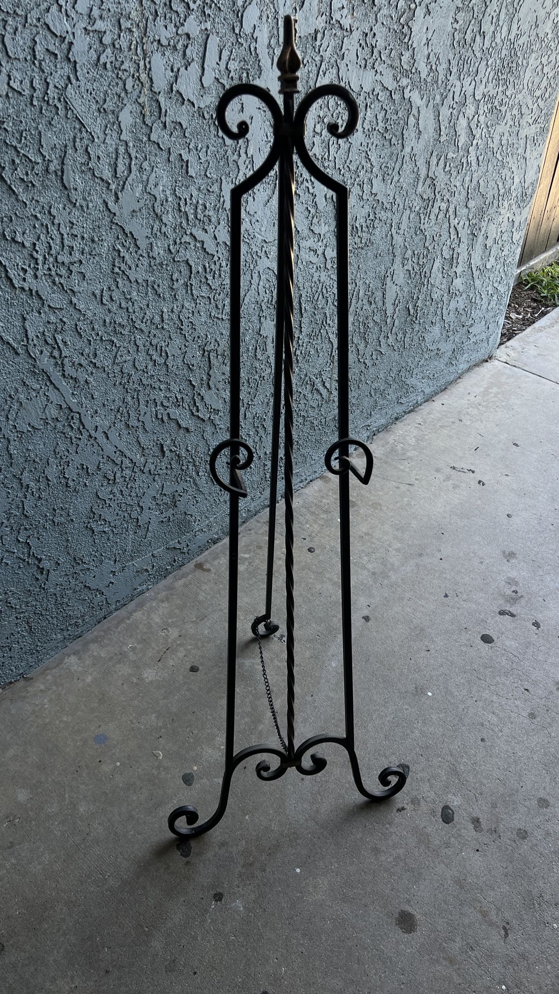 Metal Stands For Pictures