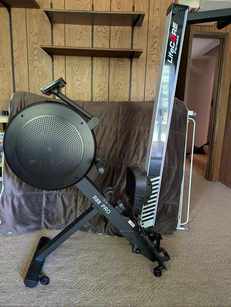 Lifecore Rowing Machine R88 Pro