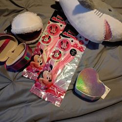 New Gift & Room Decor Bundle – Shark Plush, UGG Ornament & Shimmering Jewelry Cases