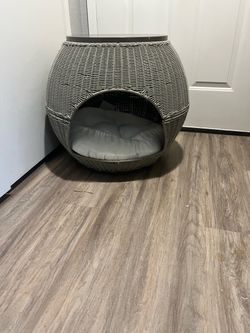 Classy Wicker Indoor Dog/Cat house