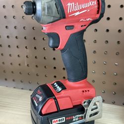 Milwaukee 2760-20 M18 SURGE 1/4" Hex 3-Speed Impact Driver w/5Ah Battery