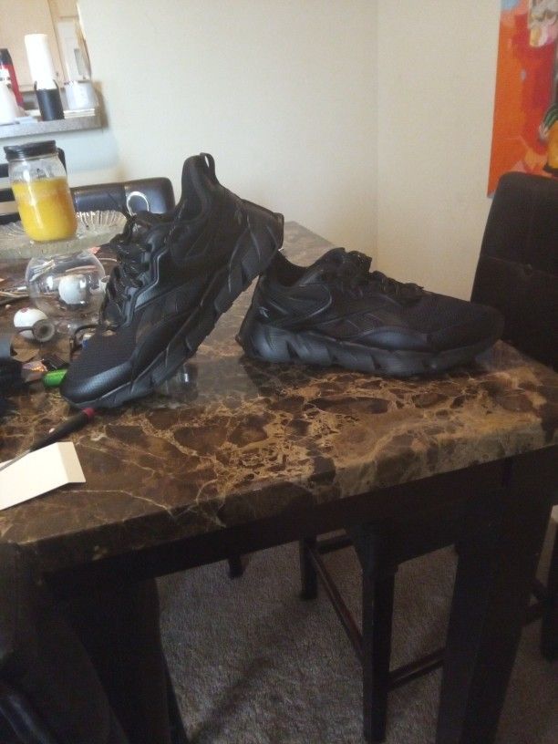 Reebok, Athletic,Black,Size12