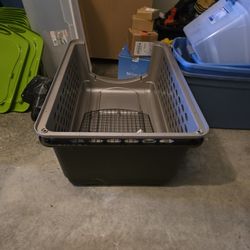 Large Plastic Dog Kennel/Carrier