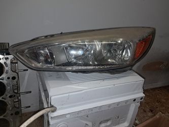 2017. Ford. Fusion Headlights Sedan