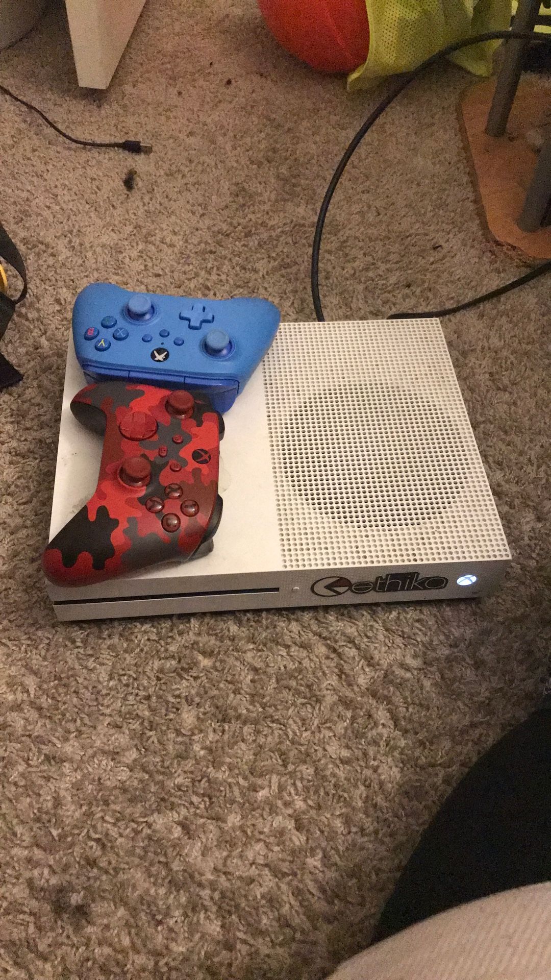 Xbox One S 2 Controllers And A Headset