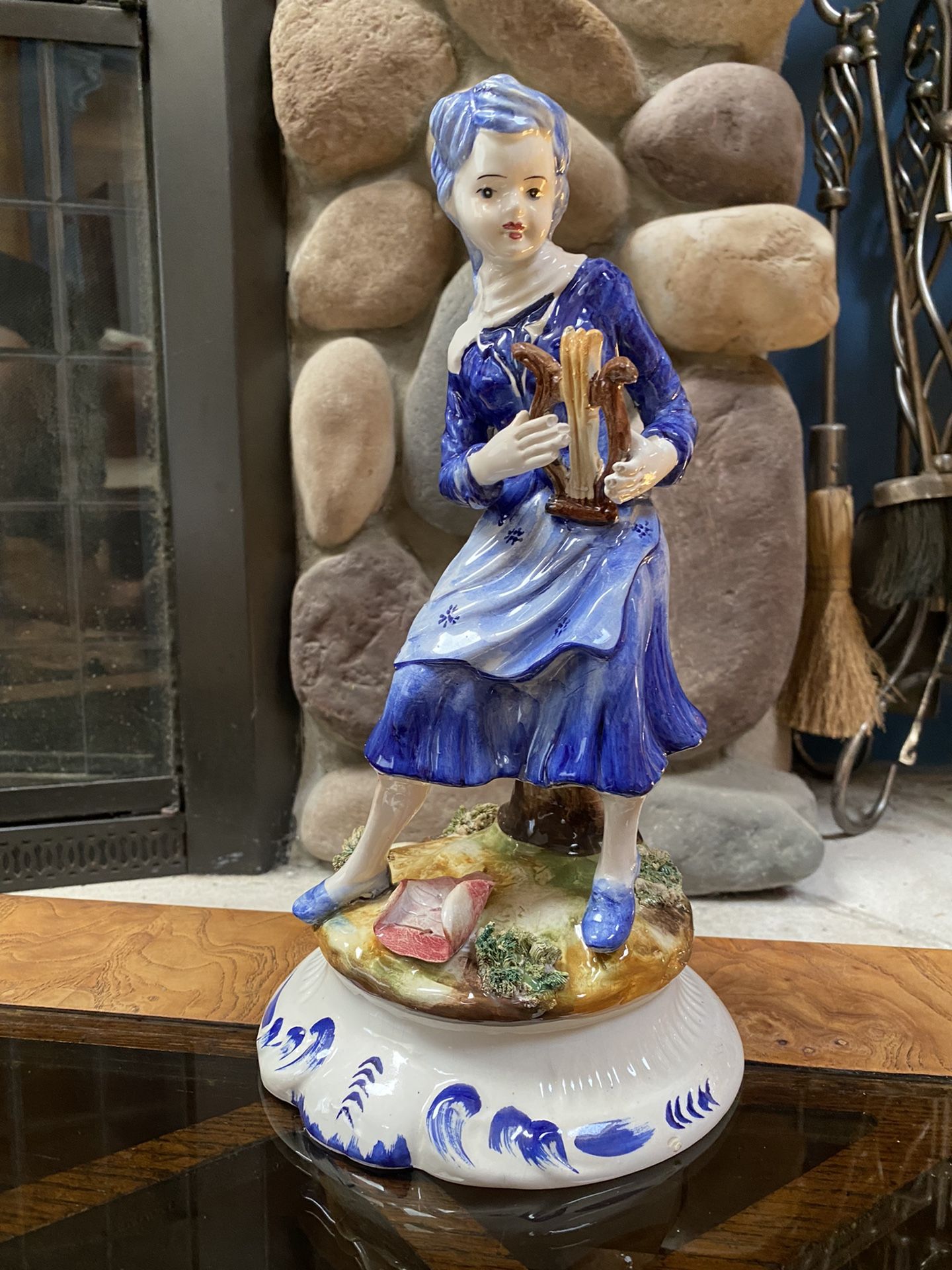 Capodimonte Statue Of A Girl