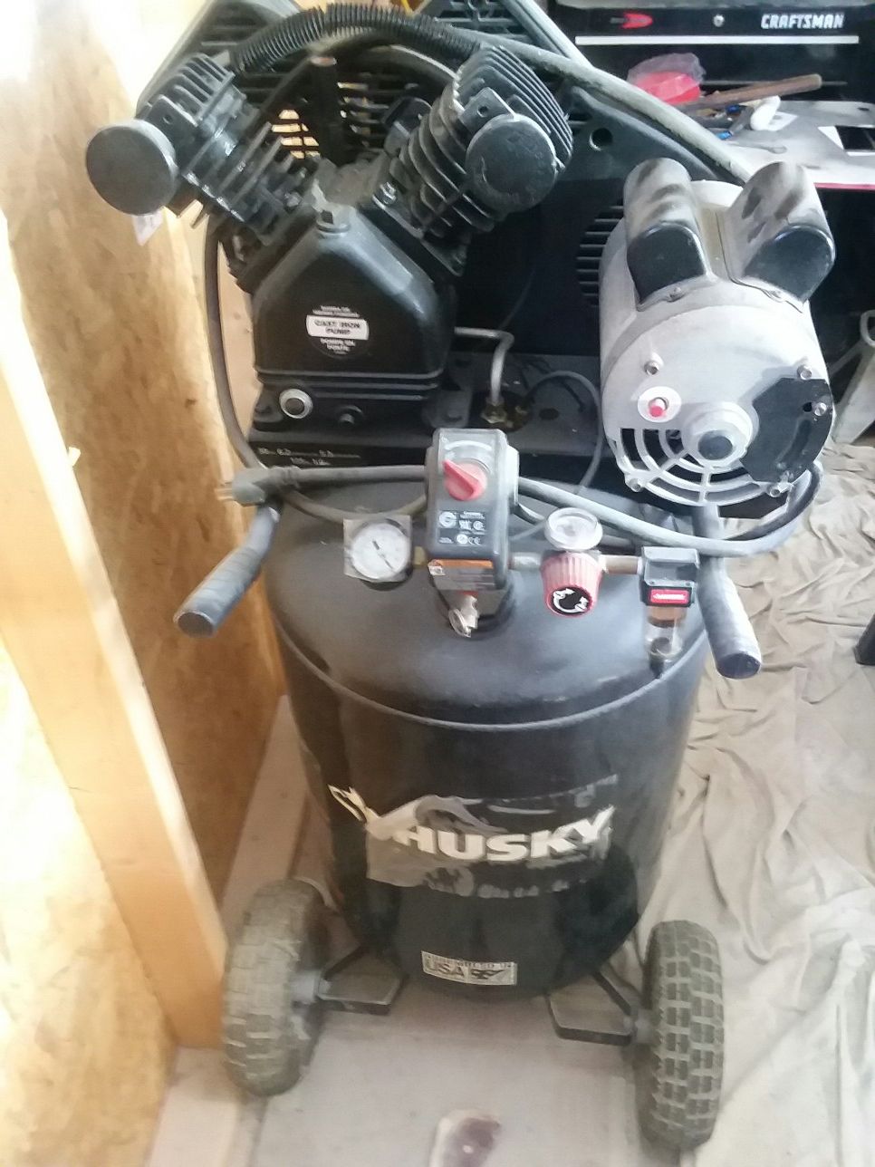 Husky 30 gal twin v compressor