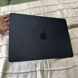 MacBook Air 13.6” (M2 | 2022)