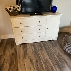 Dresser/console