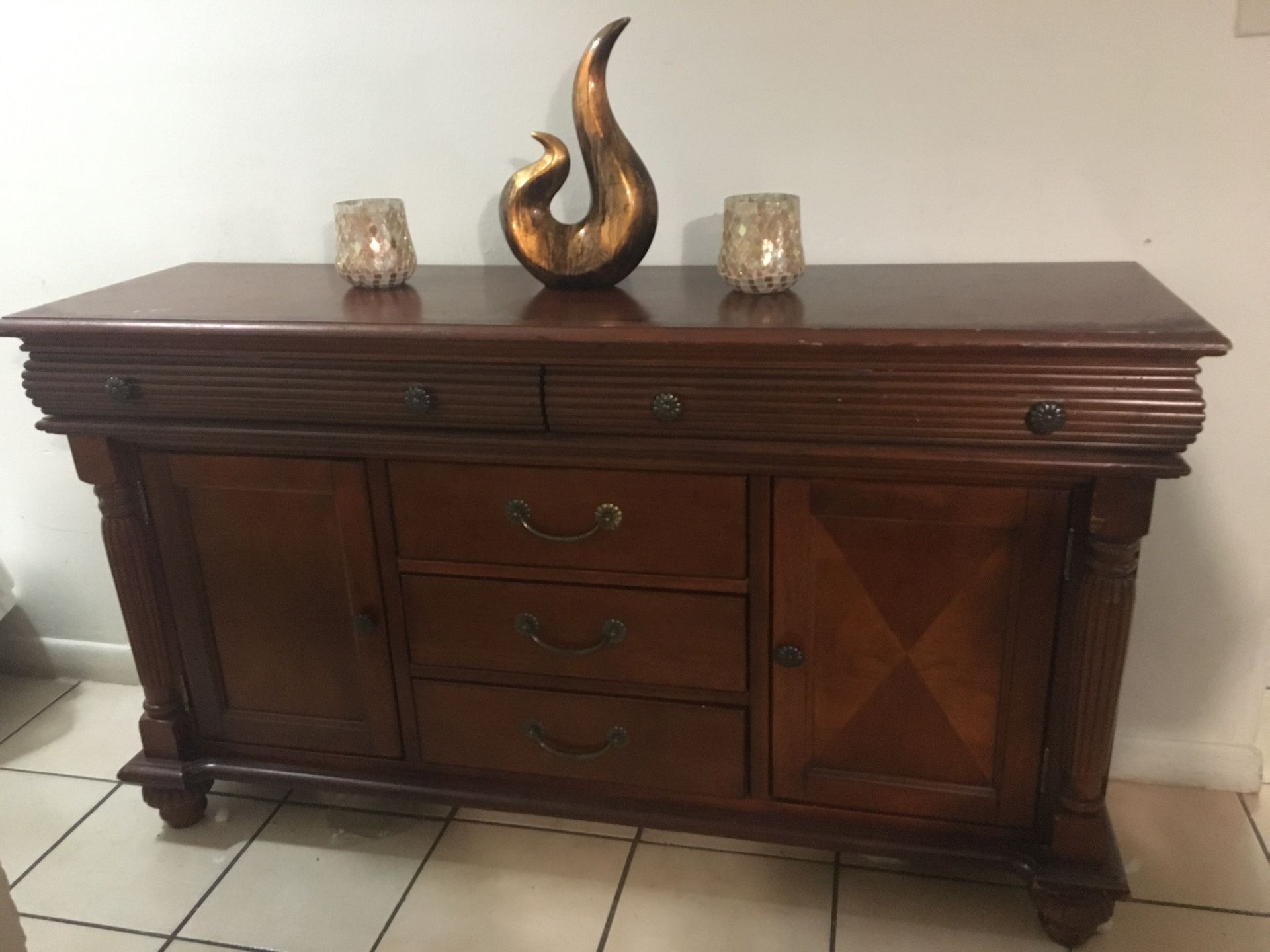 Console table/ Mesa con gavetas