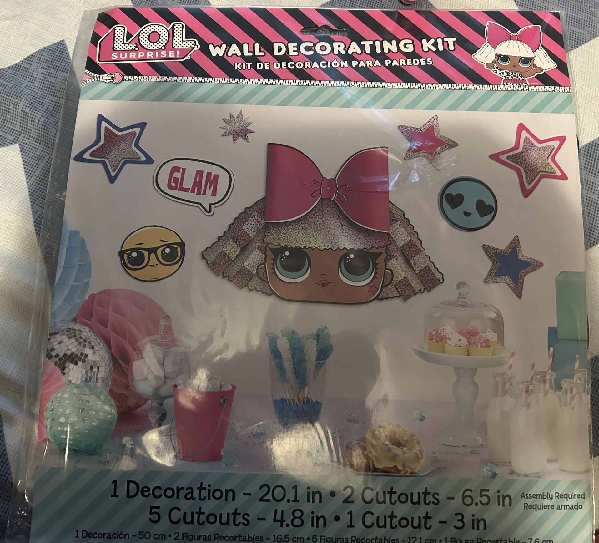 LOL WALL DECORATING KIT