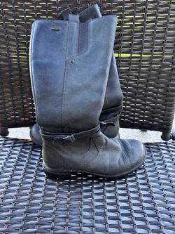 Black leather Merrell boots