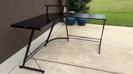 Corner Desk for home office or gaming. L-Shaped provides large surface for computer accessories or gaming consoles.
