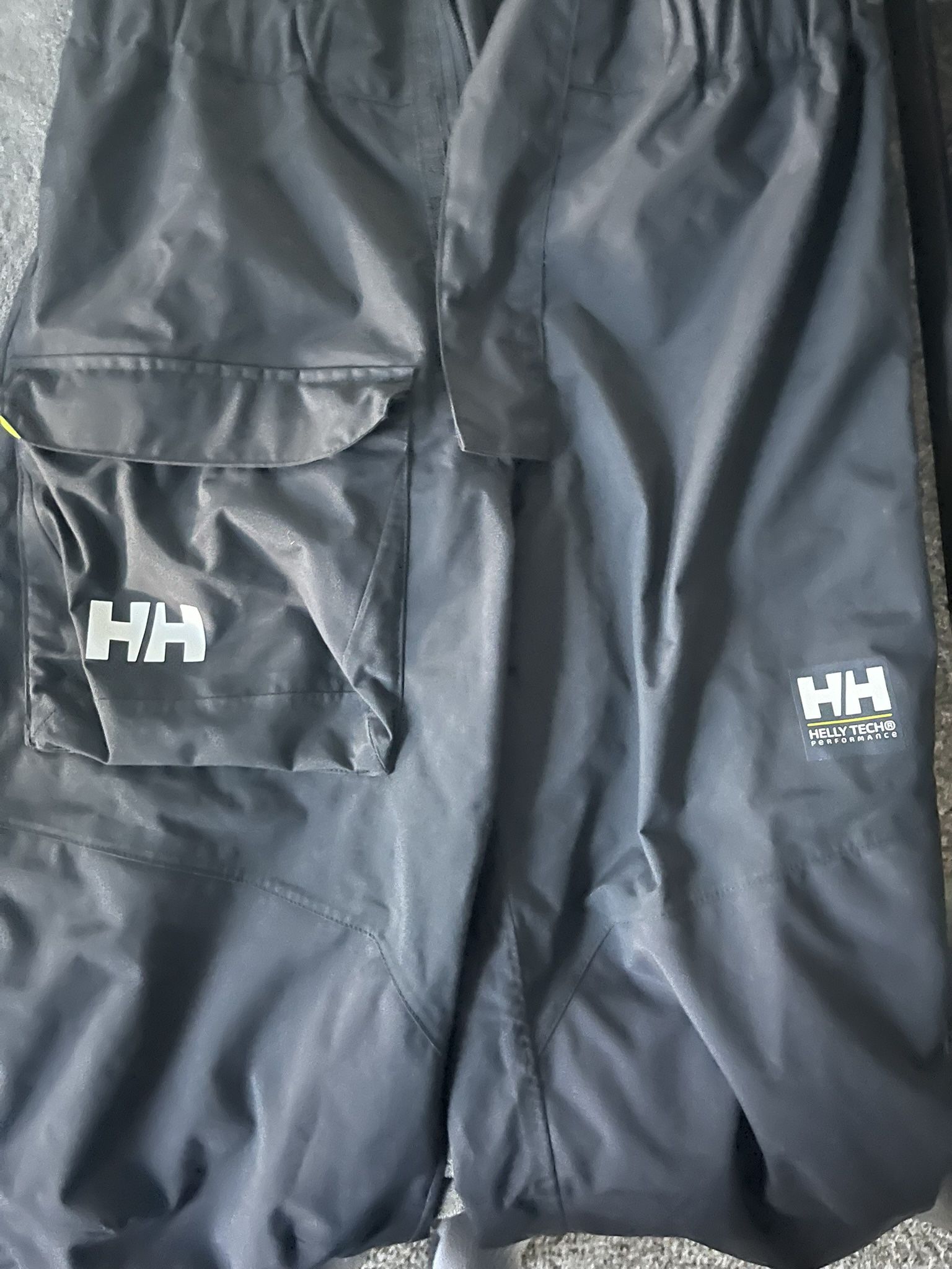 Black Helly Hansen Men’s ski snowpants