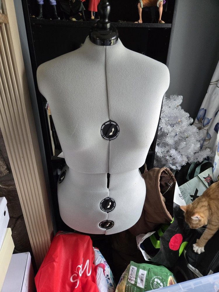 Plus-Sized Adjustable Dress Form For Sewing