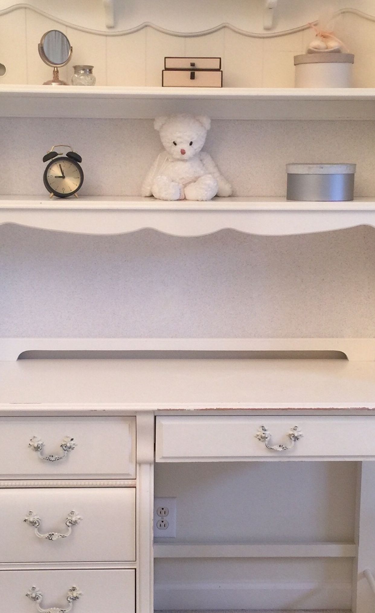 Antique White Stanley Desk With Hutch