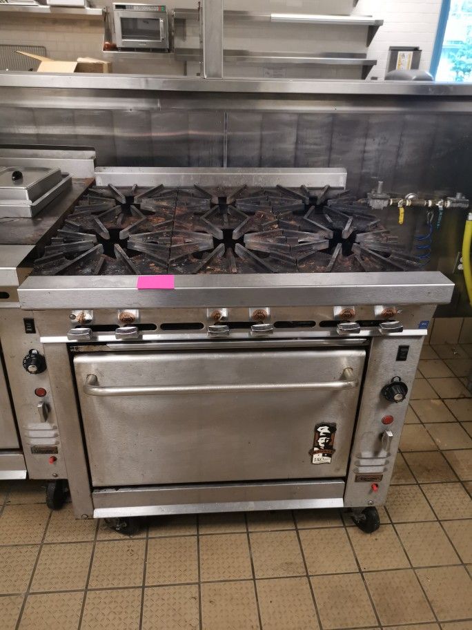 Montague Legend 6 Burners Range