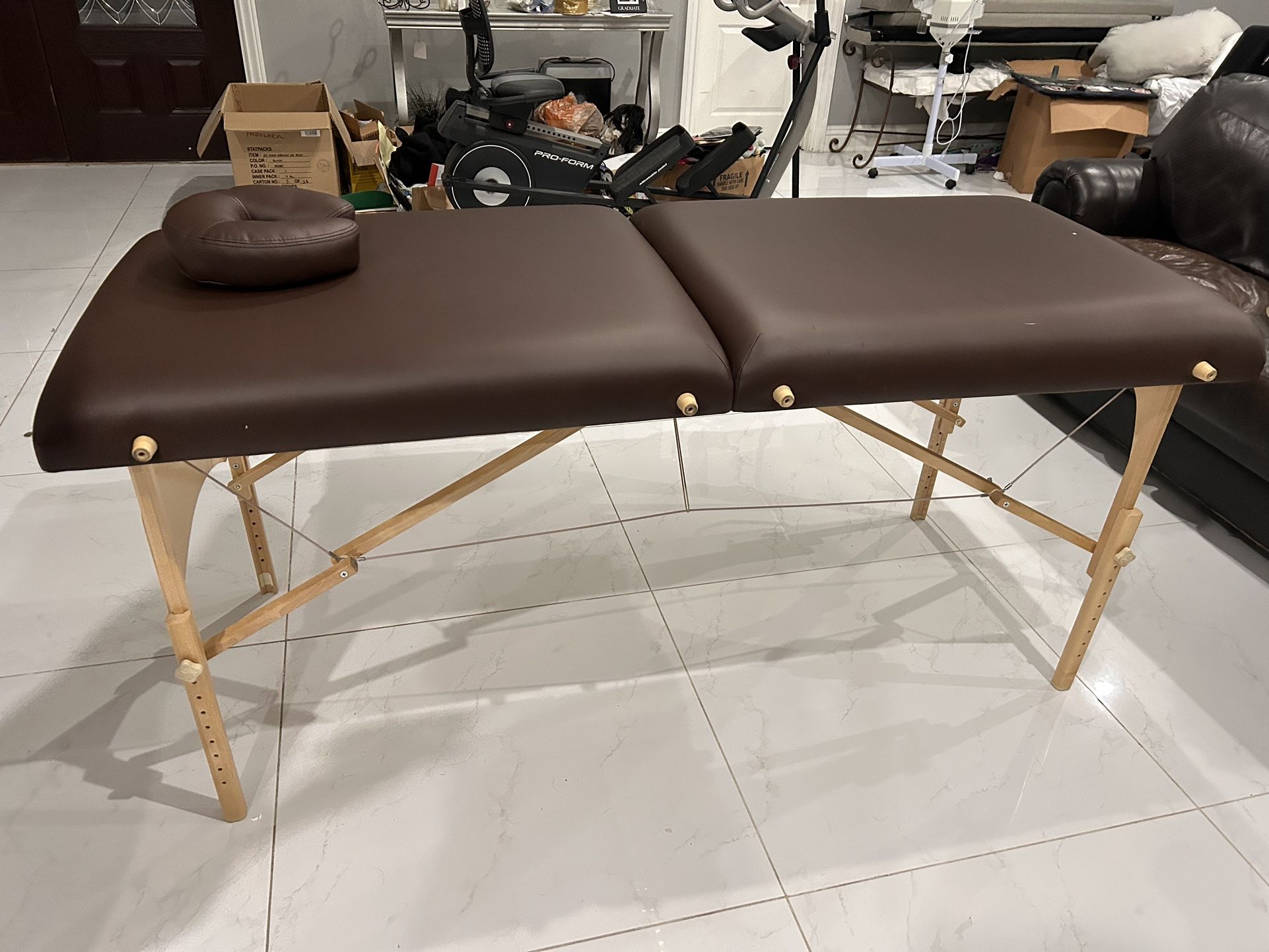 EARTHLITE Massage Table, Used, Like New.
