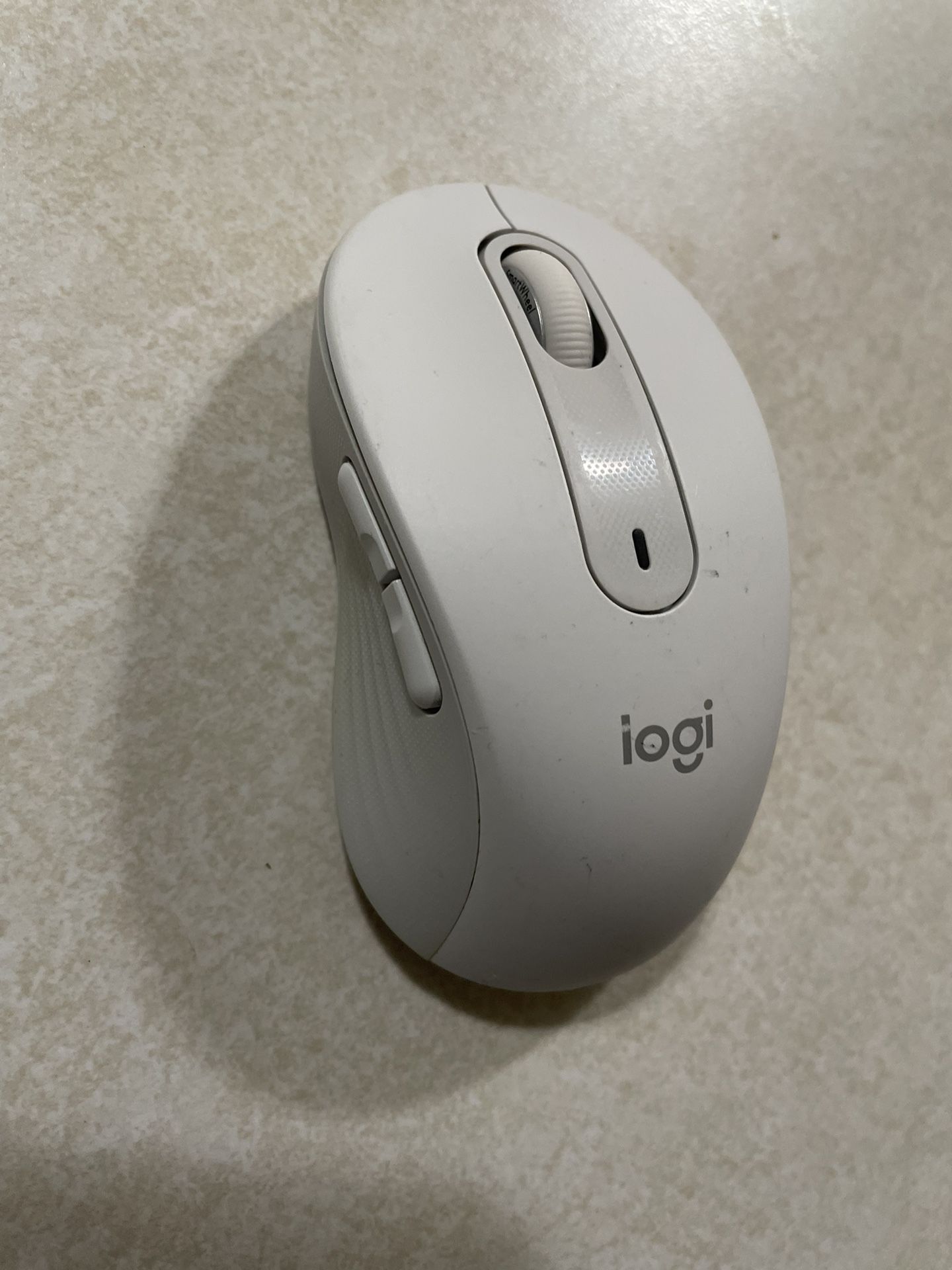 Logitech Signature M650 Wireless Mouse - Bluetooth, for PC/Mac/Multi-Device/Chromebook - white