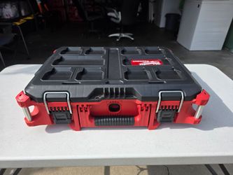 Milwaukee
Packout 22" Medium Red Tool Box