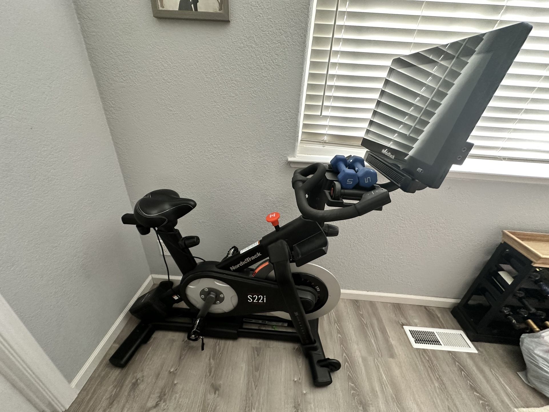 Nordic Track Commercial S22i  Studio Cycle 200$