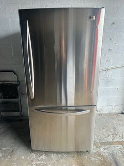 33 wide bottom freezer Refrigerator