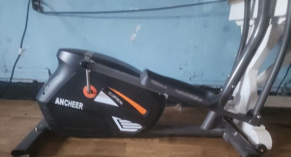 Like New Elliptical Gym Equipment $ 150