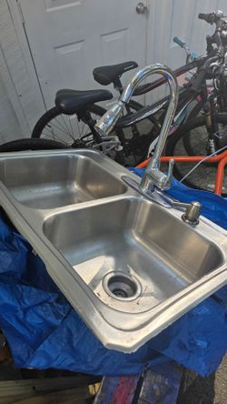 Kitchen sink with Faucet