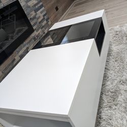 Coffee Table Good Condition, 3 Years Old Pick Up In Schaumburg 