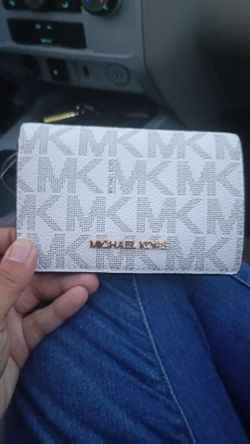 NEW Michael Kors Jet Set slim wallet.