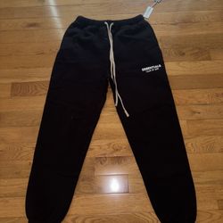 Essentials Cuffed Sweatpants Black Size Medium